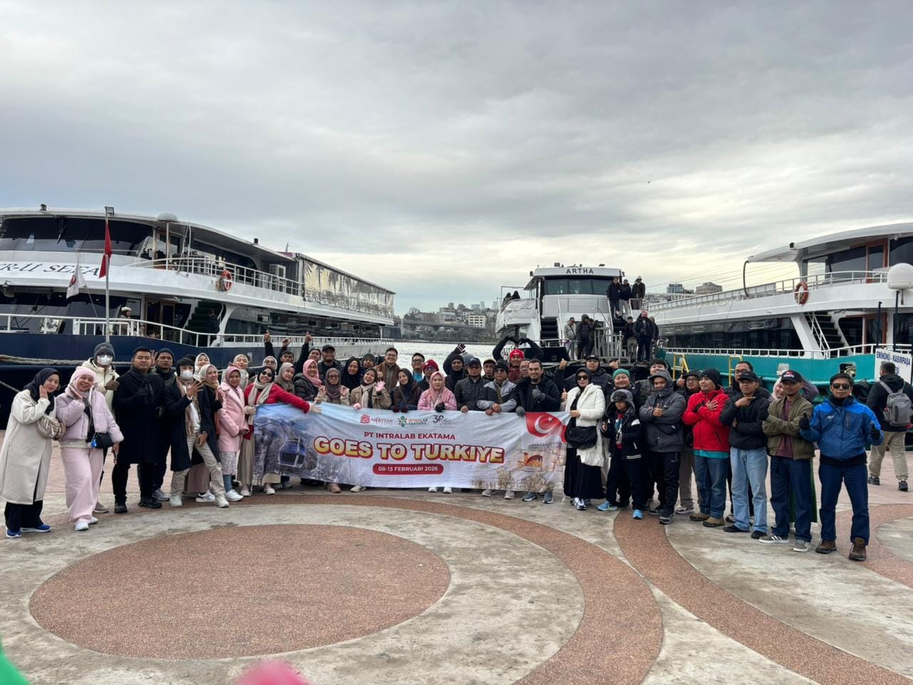 The Intralab Ekatama team by the Bosphorus in Türkiye
