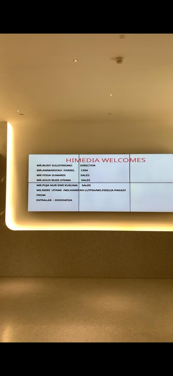 Layar sambutan HiMedia untuk perwakilan Intralab Indonesia