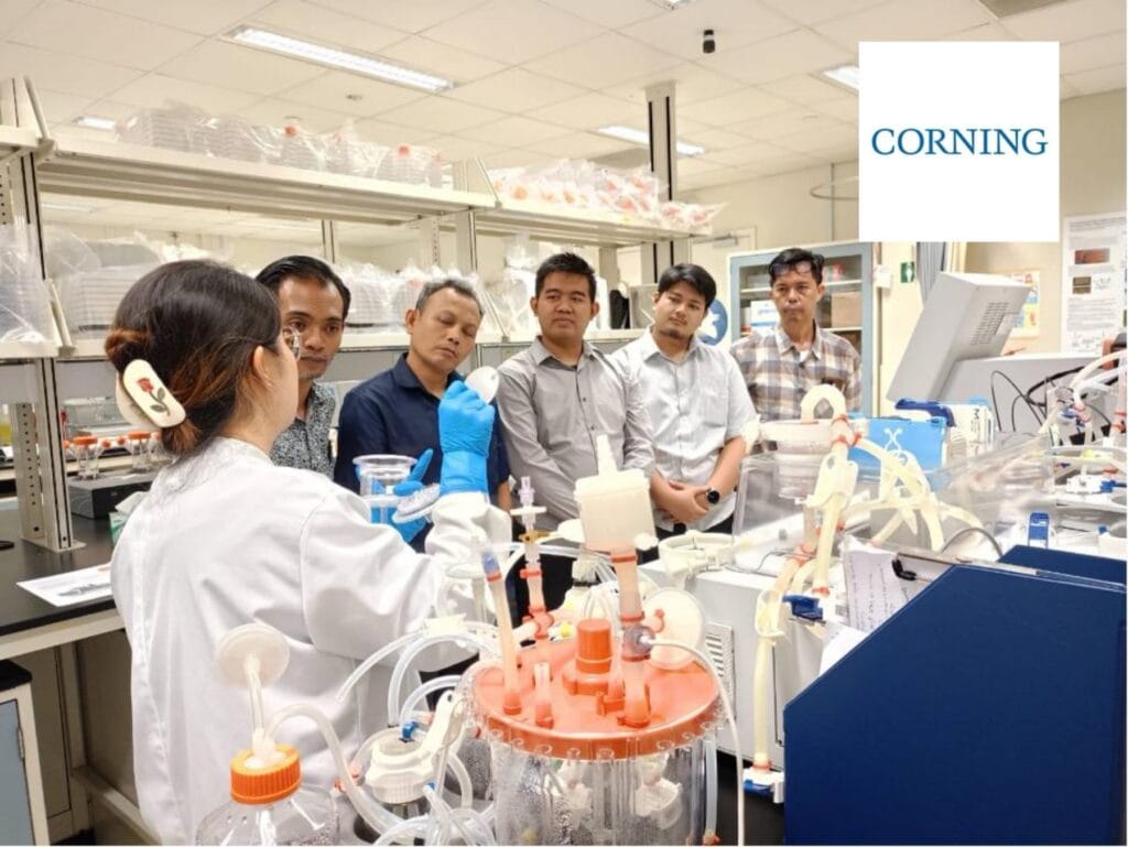 Tim PT Intralab Ekatama mengikuti training Corning Life Sciences di Singapore sebagai distributor Corning di Indonesia