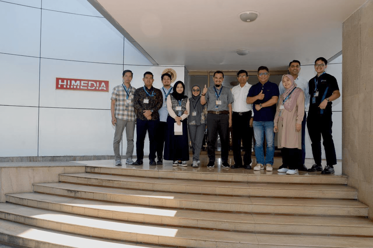 Tim Intralab bersama tim HiMedia di India