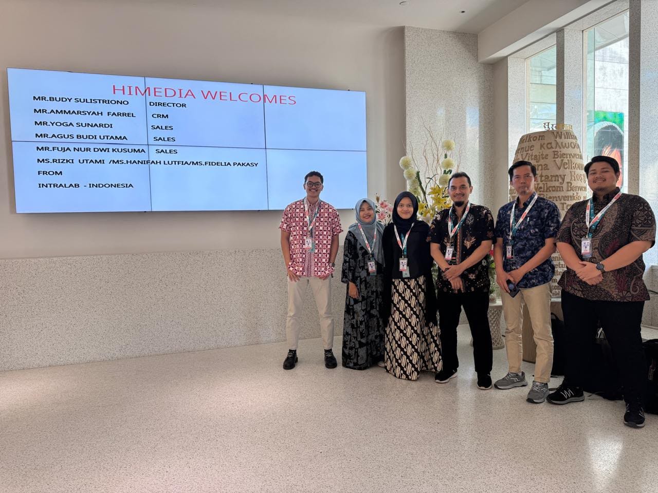 Sambutan HiMedia untuk tim PT Intralab Ekatama dari Indonesia